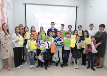 Александр Романов вручил подарки призерам читательского конкурса